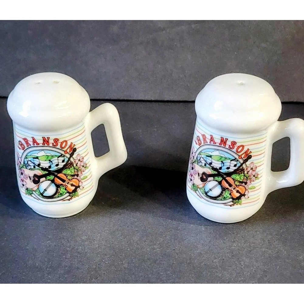 Vintage Branson Missouri‎ Souvenir Salt and Pepper Shakers Banjo Fiddle Ceramic